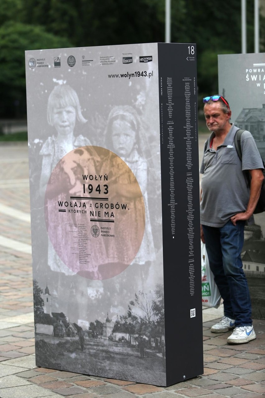 Kraków. "Wołyń 1943. Wołają z grobów, których nie ma". IPN zainaugurował wystawę na pl. Szczepańskim [ZDJĘCIA]