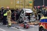 Dramatyczny wypadek koło Galerii Echo w Kielcach. Toyota została zmiażdżona ciężarówkami. Śledczy ustalili przebieg. Jest akt oskarżenia  
