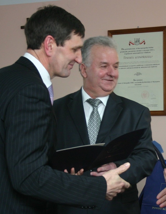 Stanisław Wiszowaty ( na zdj. z lewej) ze starostą Henrykiem Dudą