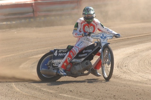 Jako pierwszy na tor wyjechał Tomasz Gollob