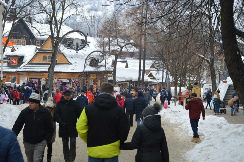 Zakopane. Krupówki pełne turystów. Warszawa zaczyna ferie [ZDJĘCIA]