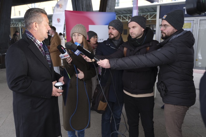 Oficjalne przekazanie nowych pociągów odbyło się 25...