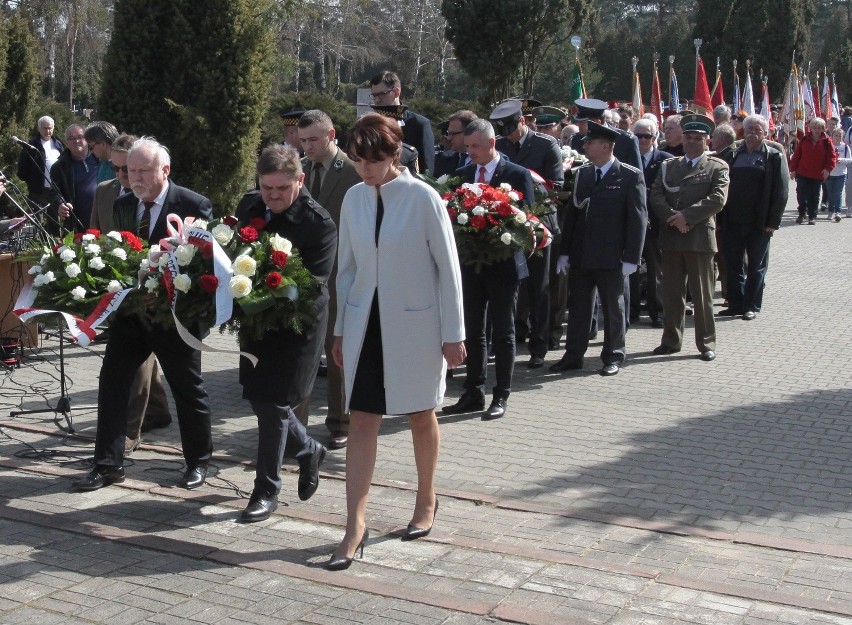 Radom. Rocznica zbrodni hitlerowskich na Firleju. Uczcili pamięć ofiar apelem 