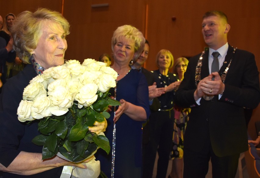 Życzenia, kwiaty i gromkie „Sto lat” dla Pierwszej Damy...