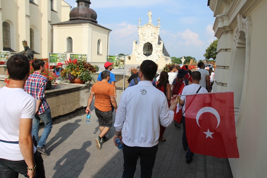 Papież w Częstochowie: Pielgrzymi się modlą ZDJĘCIA