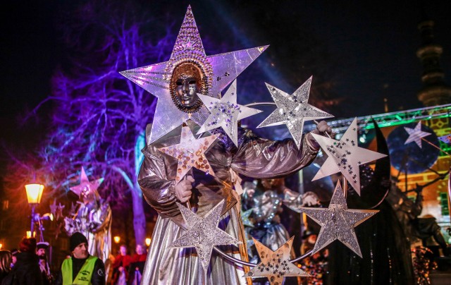 Święto Gdańskiej Nauki co roku zaczyna się 28 stycznia - w dniu urodzin wielkiego astronoma Jana Heweliusza. Na Zieleńcu w piątek oglądaliśmy spektakl o jego życiu i dorobku naukowym