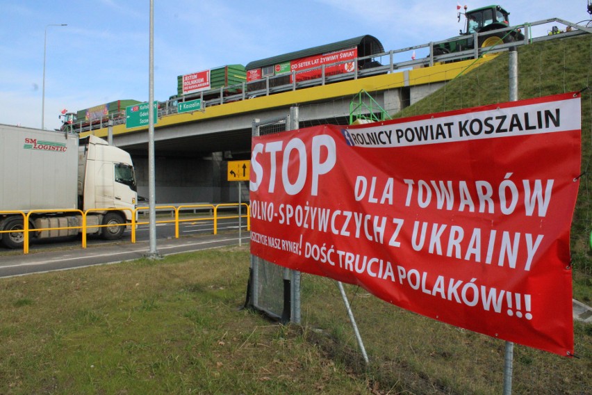 Blokada trasy S11 na ulicy Szczecińskiej w Koszalinie.
