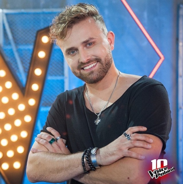 Tadeusz Seibert w „The Voice of Poland” z kolejnymi występami udowadnia widzom, że potrafi odnaleźć się w każdym repertuarze.