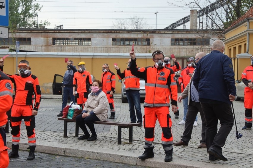 Protest ratowników medycznych. Za miesiąc harówki dostali premię... 120 zł