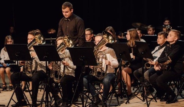 Uwieńczeniem projektu krasocińskiej straży był koncert popisowy orkiestry i uczniów szkółki muzycznej, który odbył się we włoszczowskim Domu Kultury.