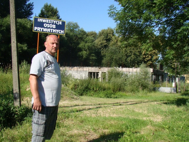 Jacek Ortman, mieszkaniec Polanki Wielkiej, w miejscu niedoszłego centrum handlowego