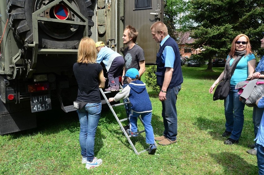 Piknik strażacki w siedzibie dąbrowskiej PSP