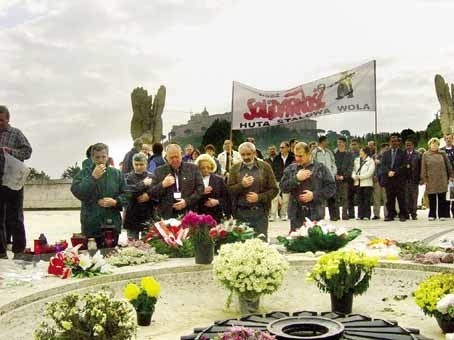 Pielgrzymi z "Solidarności" odwiedzili groby żołnierzy polskich na Monte Cassino.