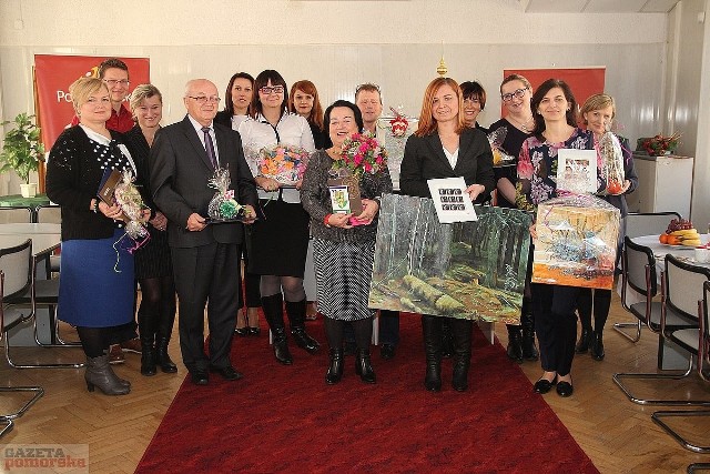Nagrody otrzymali zarówno klienci Poczty Polskiej, jak i listonosze i naczelnicy