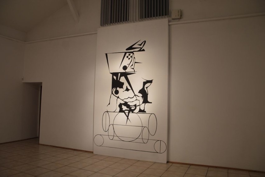 Wystawa obrazów Marcina Jedlikowskiego w Ostrowcu