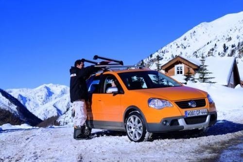 Fot. VW: Aby bagażnik był pewnie zamocowany na dachu należy...