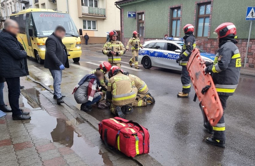 Wypadek w Przemyślu. Kobieta potrącona przez toyotę w rejonie przejścia dla pieszych [ZDJĘCIA]