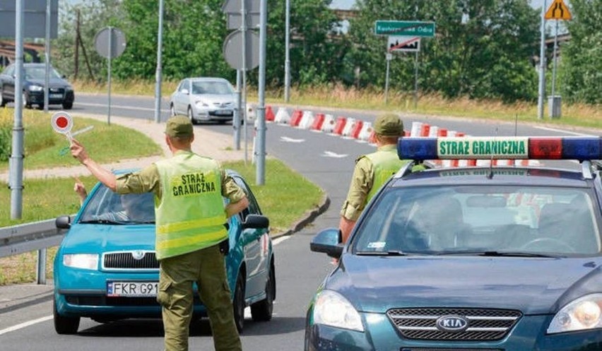 Wróciły kontrole na przejściu granicznym ze Słowacją, na drodze krajowej nr 7 w Chyżnem
