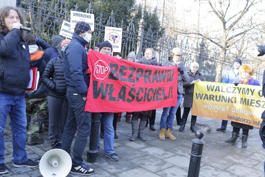 Pikieta przeciw tzw. czyścicielom kamienic (Warszawa, 16...