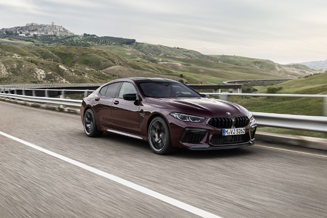Ofertę modeli BMW M w segmencie aut luksusowych rozszerzą dwa czterodrzwiowe wyczynowe samochody sportowe. nowe BMW M8 Gran Coupé i nowe BMW M8 Competition Gran Coupé. Fot. BMW