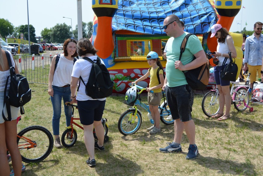 Dzieci na rowery w Ostrołęce. Akcja cieszyła się dużym zainteresowaniem. 19.06.2022