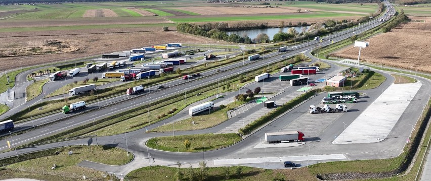 Cały projekt rozbudowy MOP-ów na autostradzie A4 województwa...