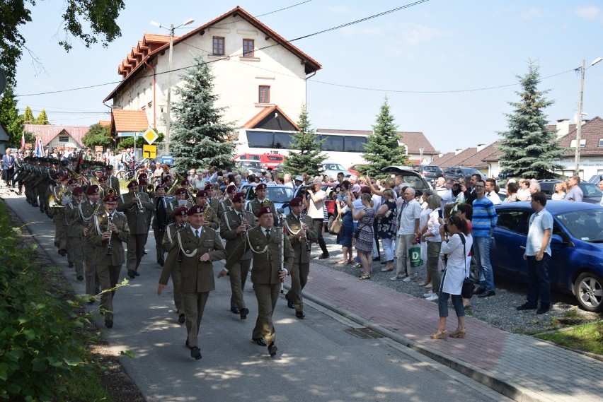 Hołd dla 30 ofiar pacyfikacji Radwanowic w miejscu kaźni hitlerowskiej. Wspomnienia bestialskiego mordu [ZDJĘCIA] 