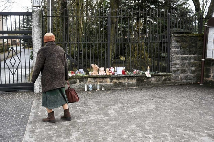 Przed konsulatem Rosji przy ul. Bukowskiej poznaniacy...