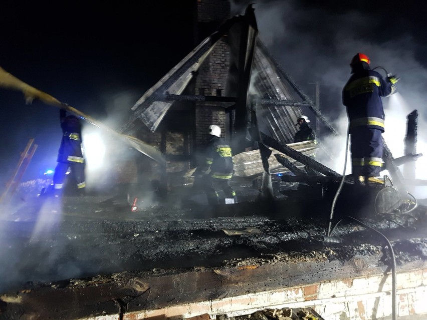 Pięcioosobowa rodzina straciła dom w pożarze. Potrzebna pomoc