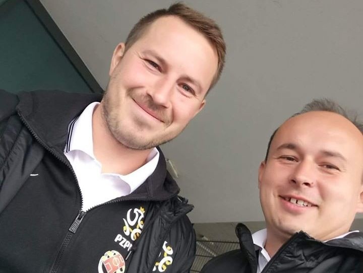 Bartłomiej Strzębski (z lewej), trener z licencją UEFA A,...