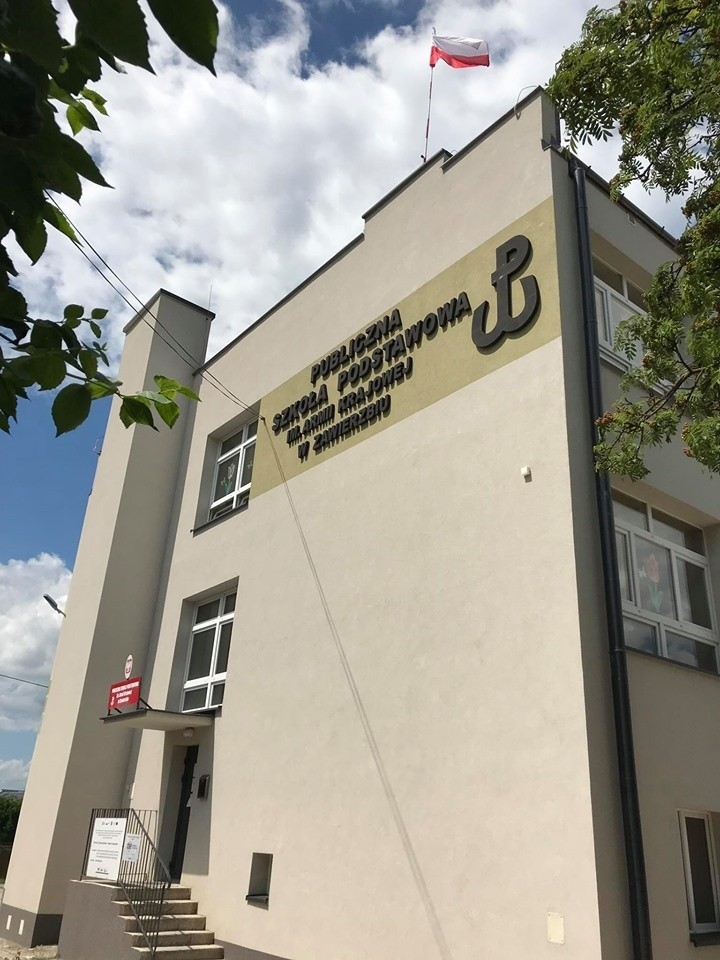 Plebiscyt Edukacyjny 2022. Szkoła w Zawierzbiu najlepsza w powiecie sandomierskim. Poznajcie tę niezwykłą szkołę, zobaczcie zdjęcia