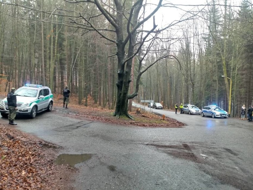 Likwidują DPS. Pensjonariusze wywożeni karetkami w asyście policji i straży granicznej (ZDJĘCIA)