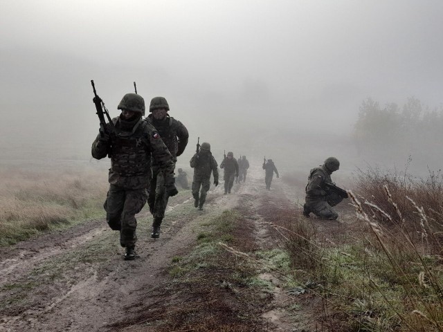 Pilscy terytorialsi ze 122. batalionu lekkiej piechoty w Dolaszewie ćwiczyli czarną taktykę. Czytaj dalej o czarnej taktyce i zobacz zdjęcia --->