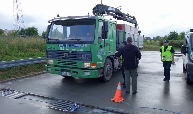 Inspekcja Transportu Drogowego ukarała w Radomiu 17 kierowców. Mieli zbyt duże ładunki