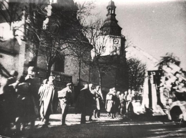 Żołnierze Armii Czerwonej wkraczający do Kielc, 15 stycznia 1945 rok