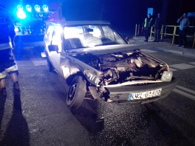 Około godz. 19.00 w Biskupicach (powiat kluczborski) kierowca volkswagena polo wymusił pierwszeństwo i zderzył się z samochodem BMW. W wypadku zostali poszkodowani pasażerowie BMW. Mieli niegroźne stłuczenia i po kontroli w szpitalu zostali zwolnieni do domu. Policja zakwalifikowała zdarzenie jako kolizję.