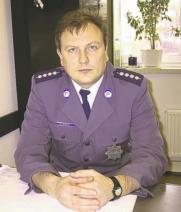 KRZYSZTOF CICHLA asp. sztab z komendy policji...