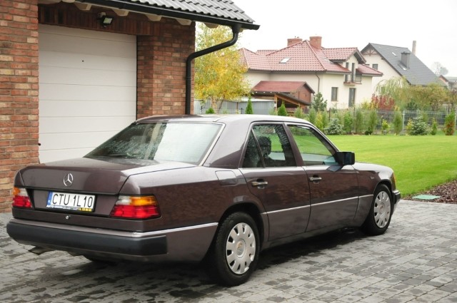 Mercedes ma dwadzieścia siedem lat. Właściciel postanowił,  że pieniądze z jego sprzedaży przeznaczy na WOŚP.