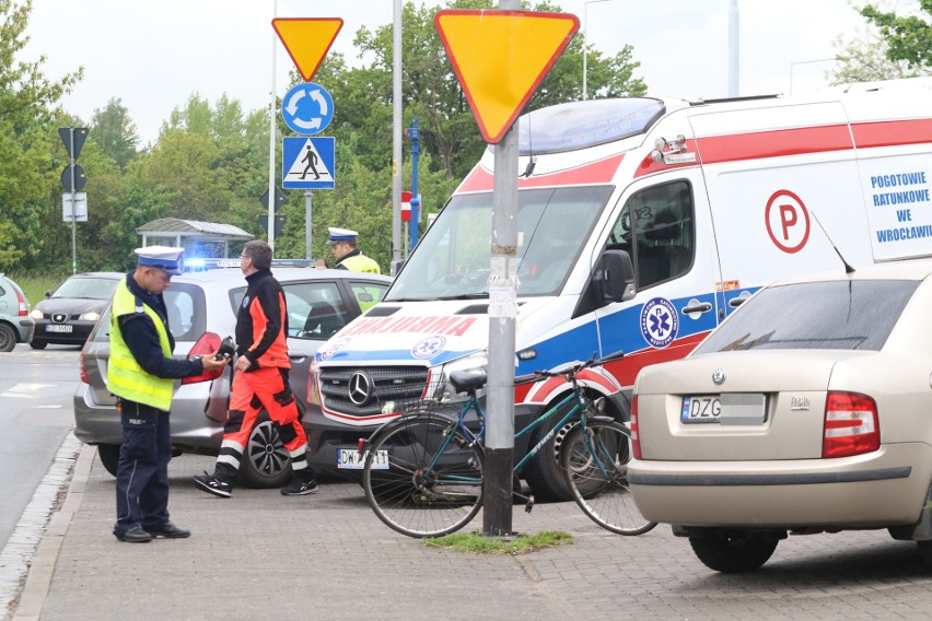 Śmiertelny wypadek we Wrocławiu. Samochód potrącił rowerzystę 