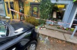 Wypadek we Wrocławiu. Kobieta pomyliła ustawienia i wjechała prosto w kwiaciarnię 