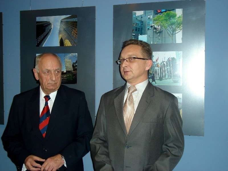 Zbigniewowi Staniszewskiemu (z lewej) gratulował Robert...