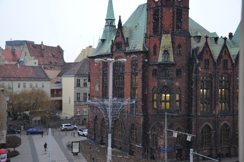 Śnieg we Wrocławiu padał dzisiaj tylko przelotnie. Prognoza...