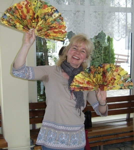 Instruktorka z Niemiec czuła się na zajęciach tanecznych w "Domu Złotej Jesieni&#8221;jak u siebie.