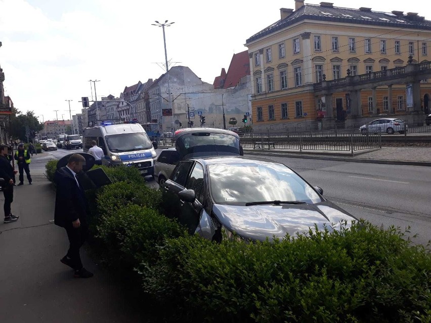 Wrocław: Maturzyści w drodze na egzamin mieli wypadek