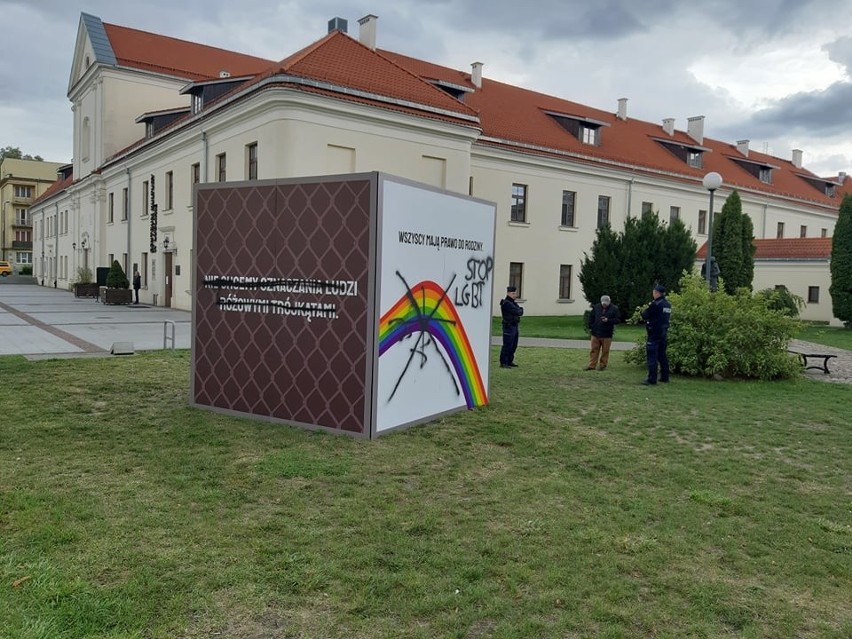 Wandal zniszczył instalację artystyczną w centrum Lublina. – To dla nas wstrząs – komentuje kurator festiwalu Otwarte Miasto