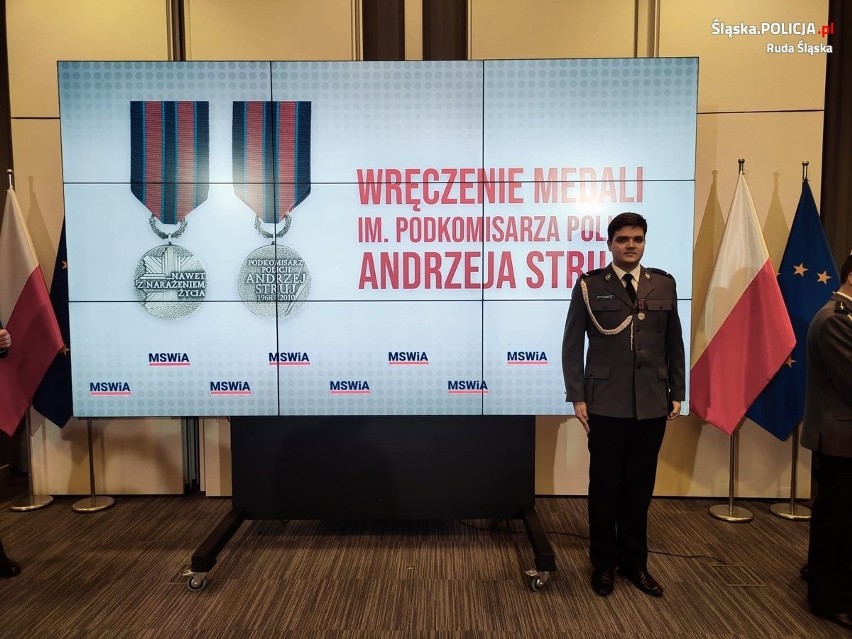 Dwaj policjanci w Rudy Śląskiej otrzymali medale za odwagę...