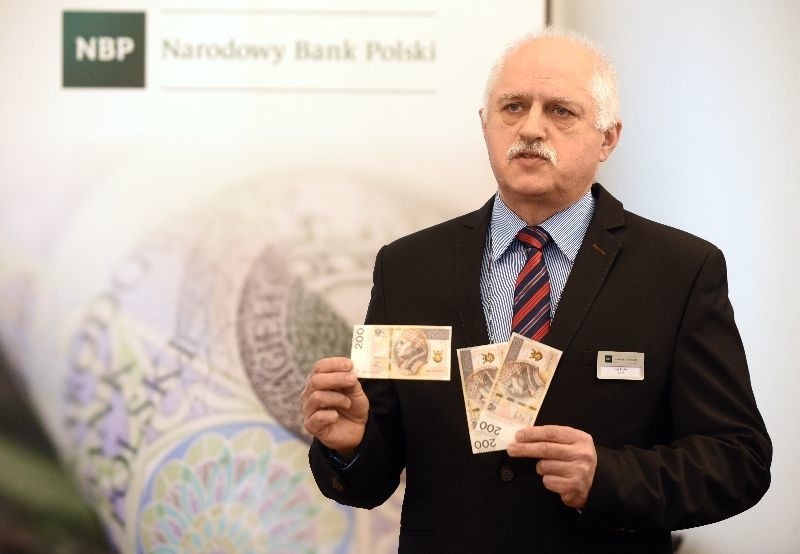Nowy banknot 200 zł trafił już do obiegu [zdjęcia]
