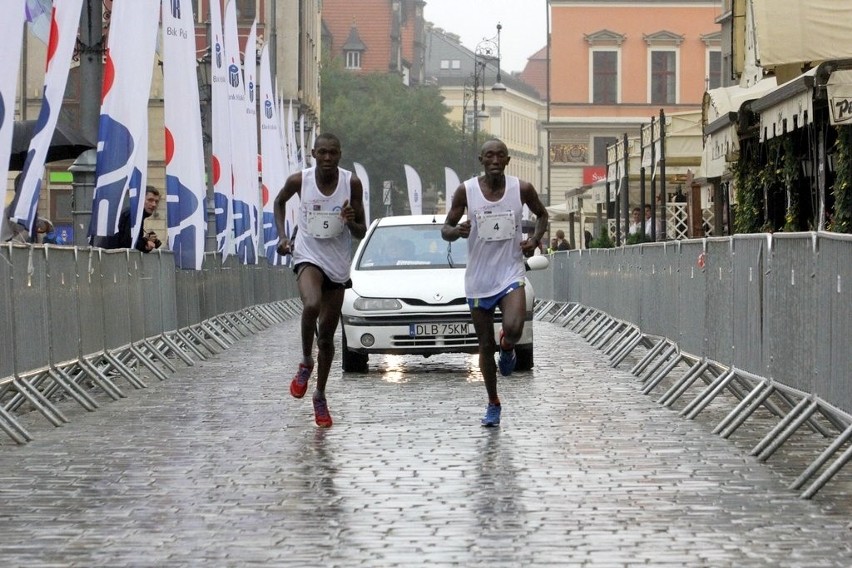 Maraton Wrocław - ZDJĘCIA - zawodnicy z numerami 1 - 200