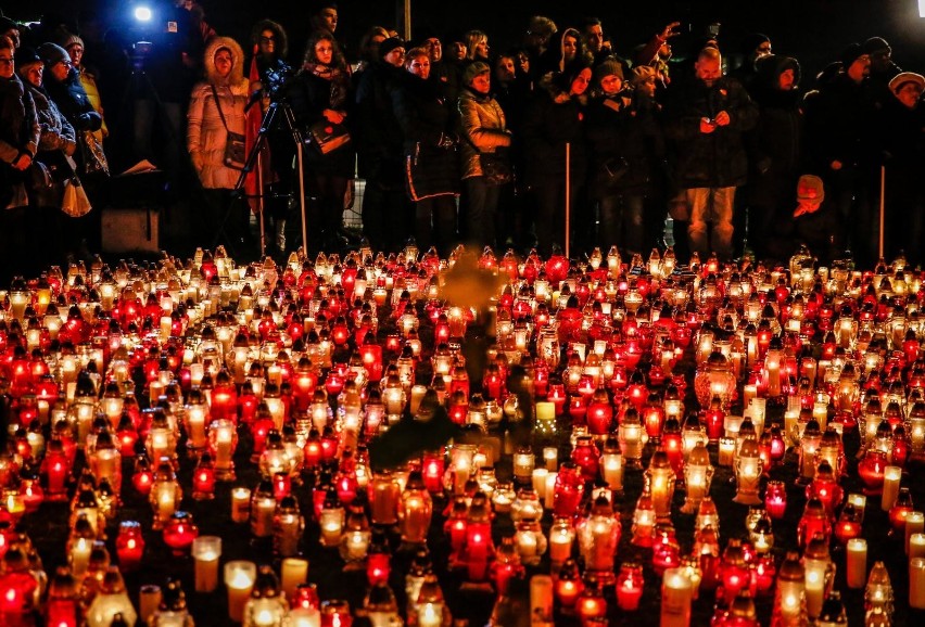 16.01.2019 Gdańsk. Plac Solidarności. Akcja Największe serce...