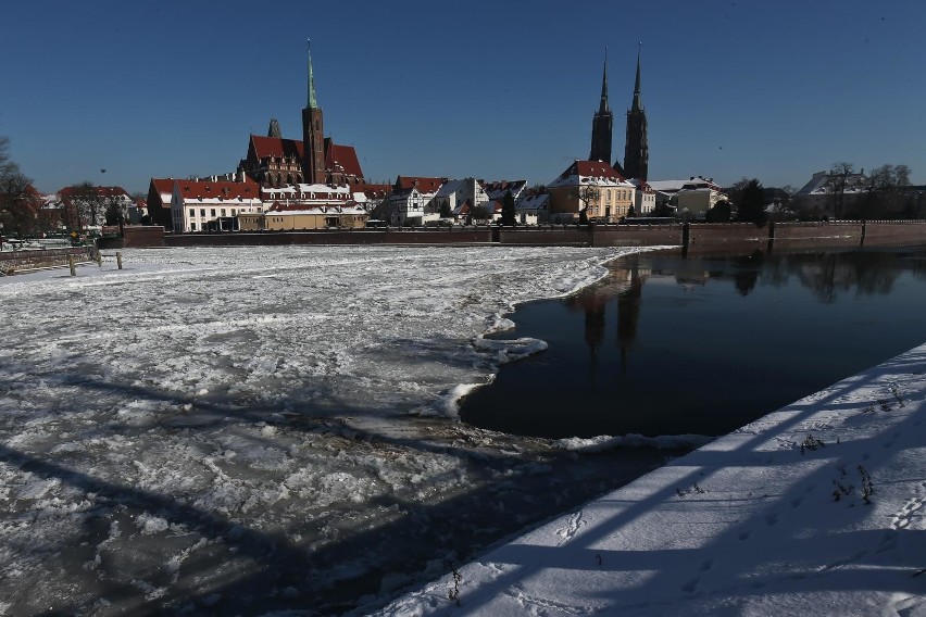 Topniejący lód na Odrze